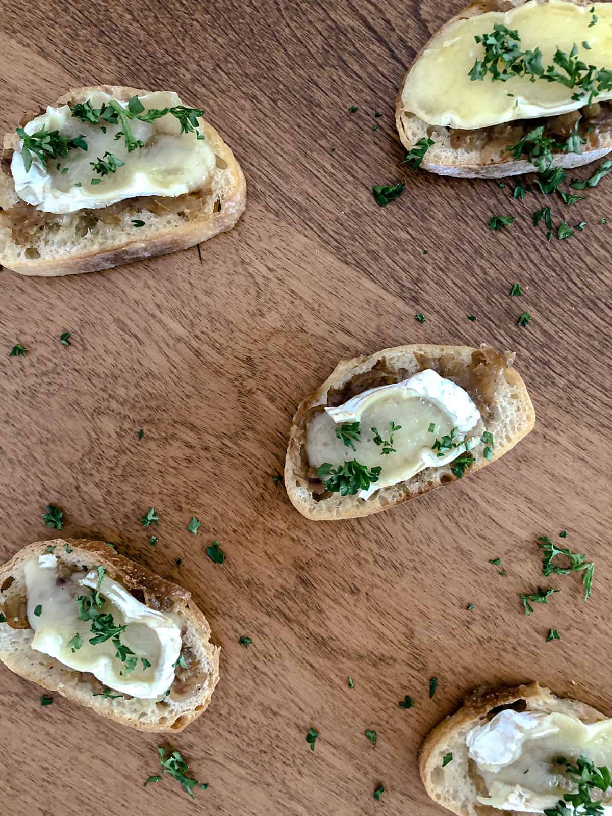 Crostini with melted brie and caramelized onion